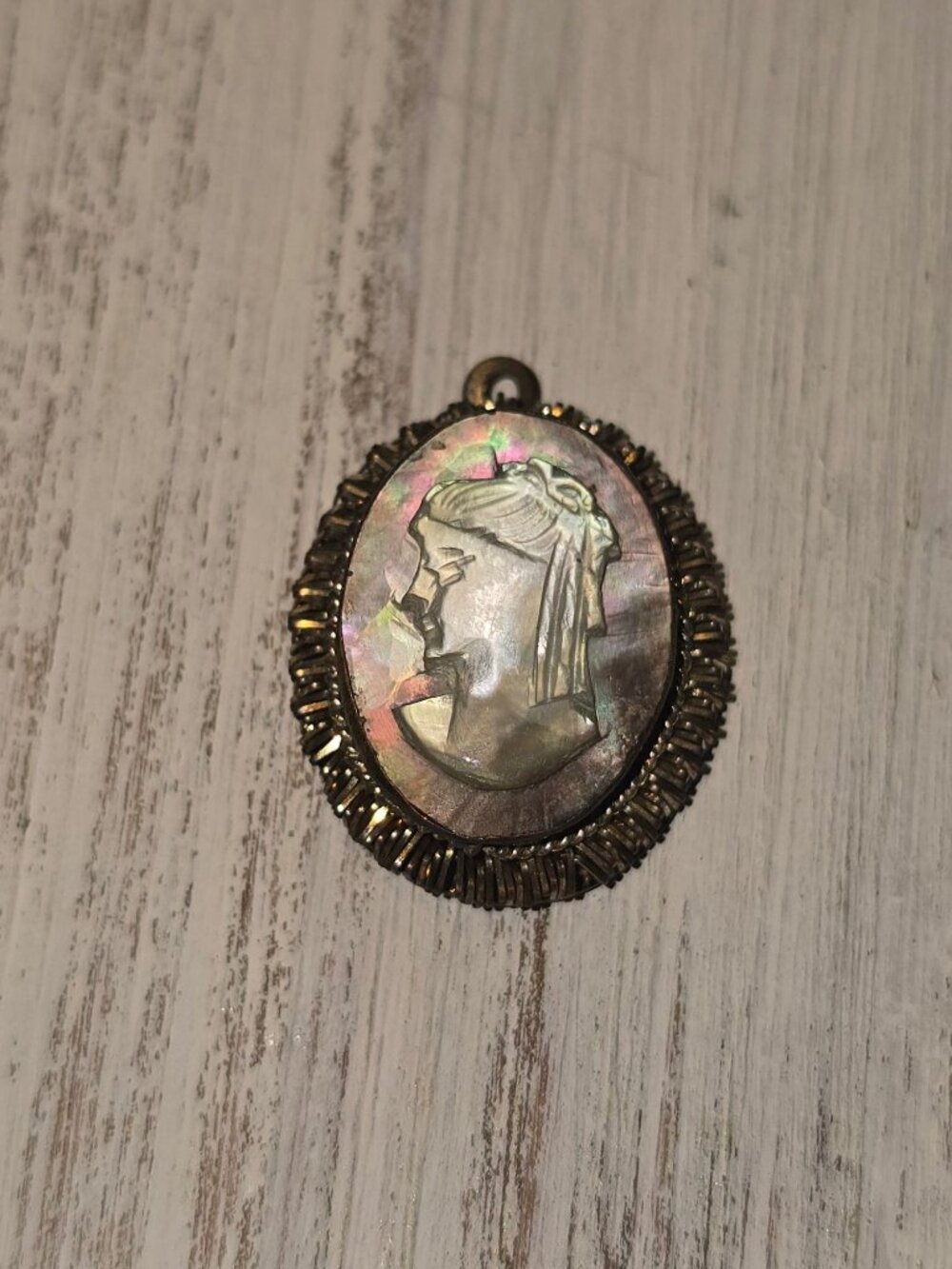 Vintage Cameo Pinktone Mother of Pearl Lady Cameo Gold Tone Victorian Pendant - Picture 2 of 6